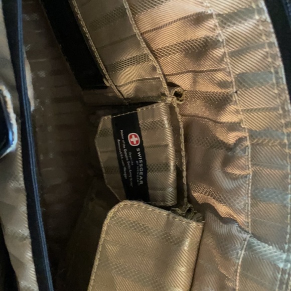 Briefcase by Wenger (Swiss gear) - Picture 5 of 6